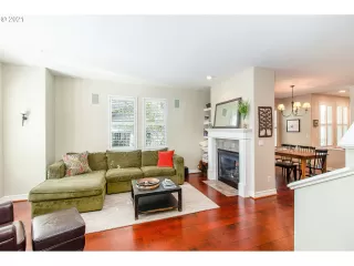 Photo #5: 21392958 Listing