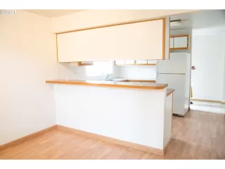 Photo #4: 21393821 Listing