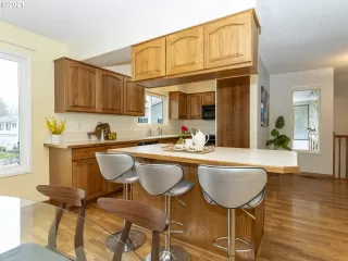 Photo #6: 21394180 Listing