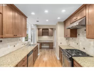 Photo #2: 21394193 Listing 