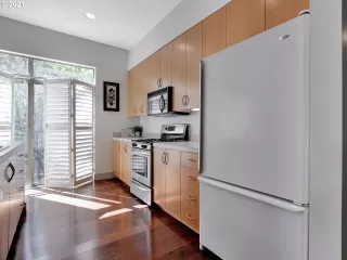 Photo #5: 21394197 Listing