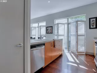 Photo #6: 21394197 Listing