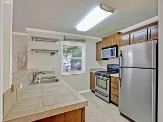 Photo #5: 21394688 Listing