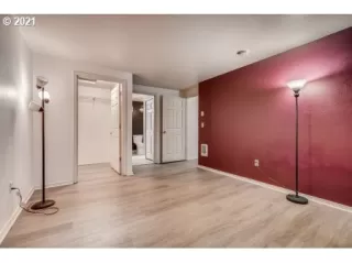 Photo #4: 21395160 Listing