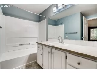 Photo #5: 21395160 Listing