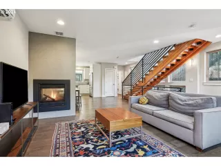 Photo #2: 213952458 Listing