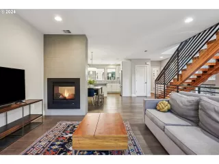 Photo #3: 213952458 Listing