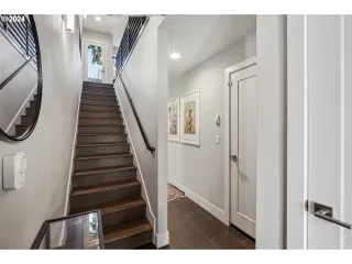 Photo #4: 213952458 Listing