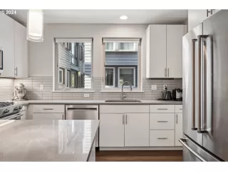 Photo #6: 213952458 Listing