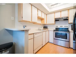 Photo #6: 21395683 Listing