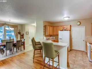 Photo #5: 21397518 Listing 