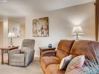 Photo #4: 21398384 Listing