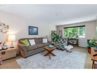 Photo #5: 21398442 Listing