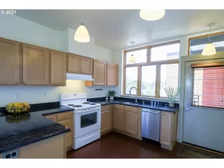 Photo #4: 21398496 Listing