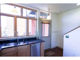 Photo #5: 21398496 Listing