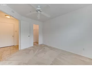 Photo #4: 21400048 Listing