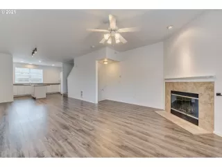 Photo #6: 21400048 Listing