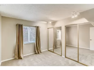 Photo #4: 21400484 Listing