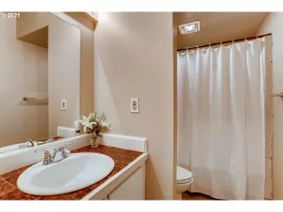 Photo #5: 21400484 Listing