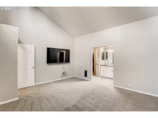 Photo #6: 21400484 Listing