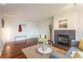 Photo #4: 21400964 Listing