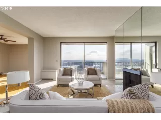 Photo #5: 21400966 Listing