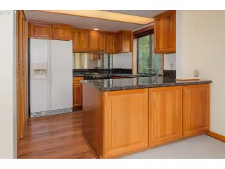 Photo #4: 21401317 Listing