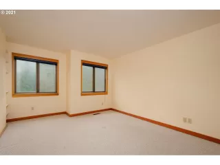 Photo #5: 21401317 Listing