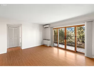 Photo #4: 21401594 Listing