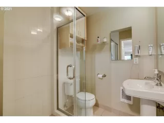 Photo #3: 21401650 Listing