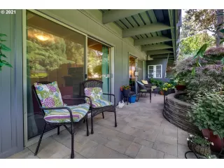 Photo #4: 21401650 Listing