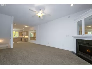 Photo #5: 21401950 Listing