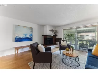 Photo #4: 21402449 Listing