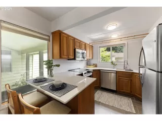 Photo #6: 21402449 Listing