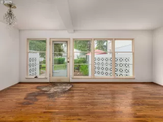 Photo #6: 21402878 Listing 