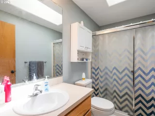 Photo #4: 21403032 Listing