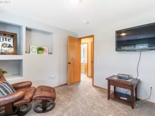 Photo #6: 21403032 Listing