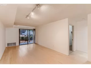 Photo #4: 21403116 Listing 