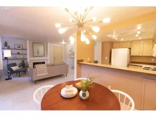 Photo #5: 21403181 Listing