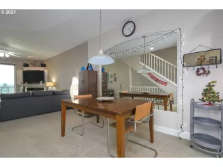 Photo #6: 21403386 Listing