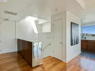 Photo #2: 21405065 Listing