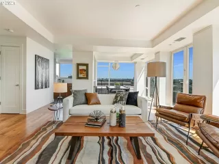 Photo #5: 21405065 Listing