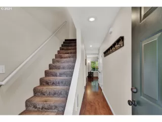 Photo #4: 21405796 Listing