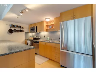 Photo #3: 21405896 Listing