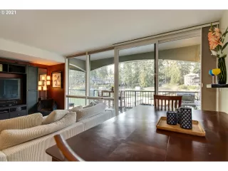 Photo #5: 21405896 Listing