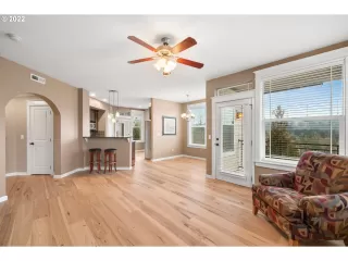 Photo #4: 21406085 Listing