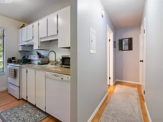 Photo #2: 21407152 Listing