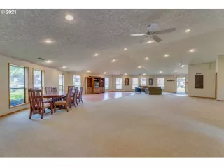 Photo #4: 21407692 Listing