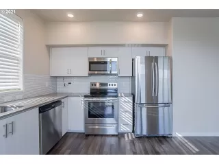 Photo #5: 21407917 Listing