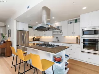 Photo #6: 21408071 Listing